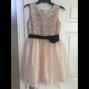 Adorable Blush Tulle xl( 14-16) perfect for a summer wedding for your tween!